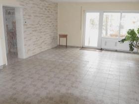 Wohnzimmer mit Blick in Garten