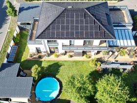 Südseite mit Pool